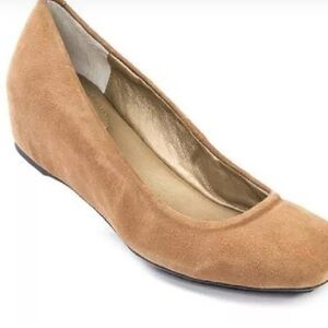 Me Too Jana Camel Suede Leather Wedge
Pumps Memory Foam Flex Comfort Size 8.5
